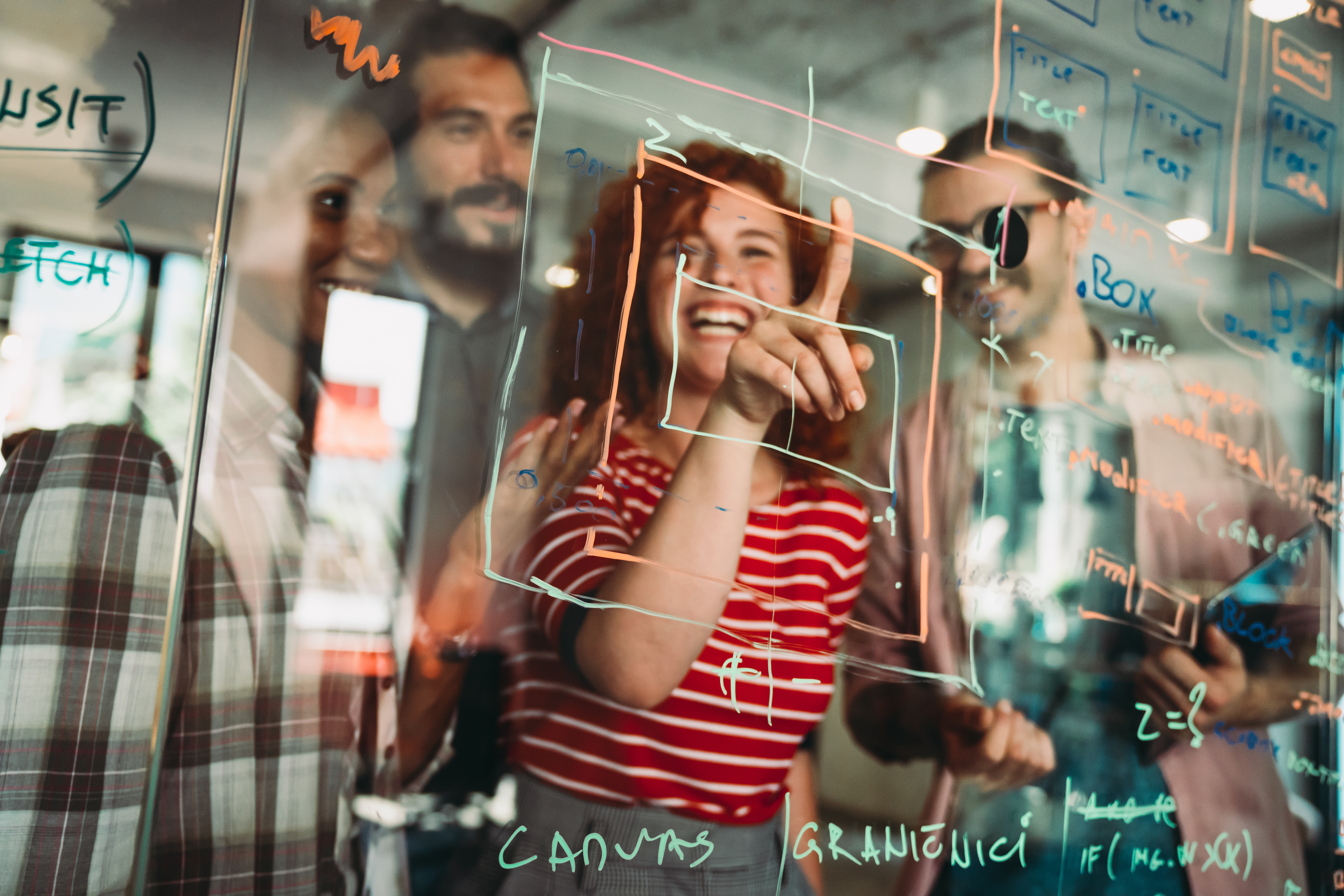 Team vor einer Tafel