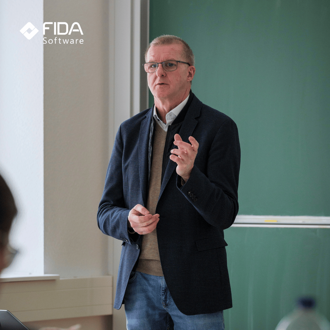 Torsten Nietz beim Vortrag an der TU Ilmenau