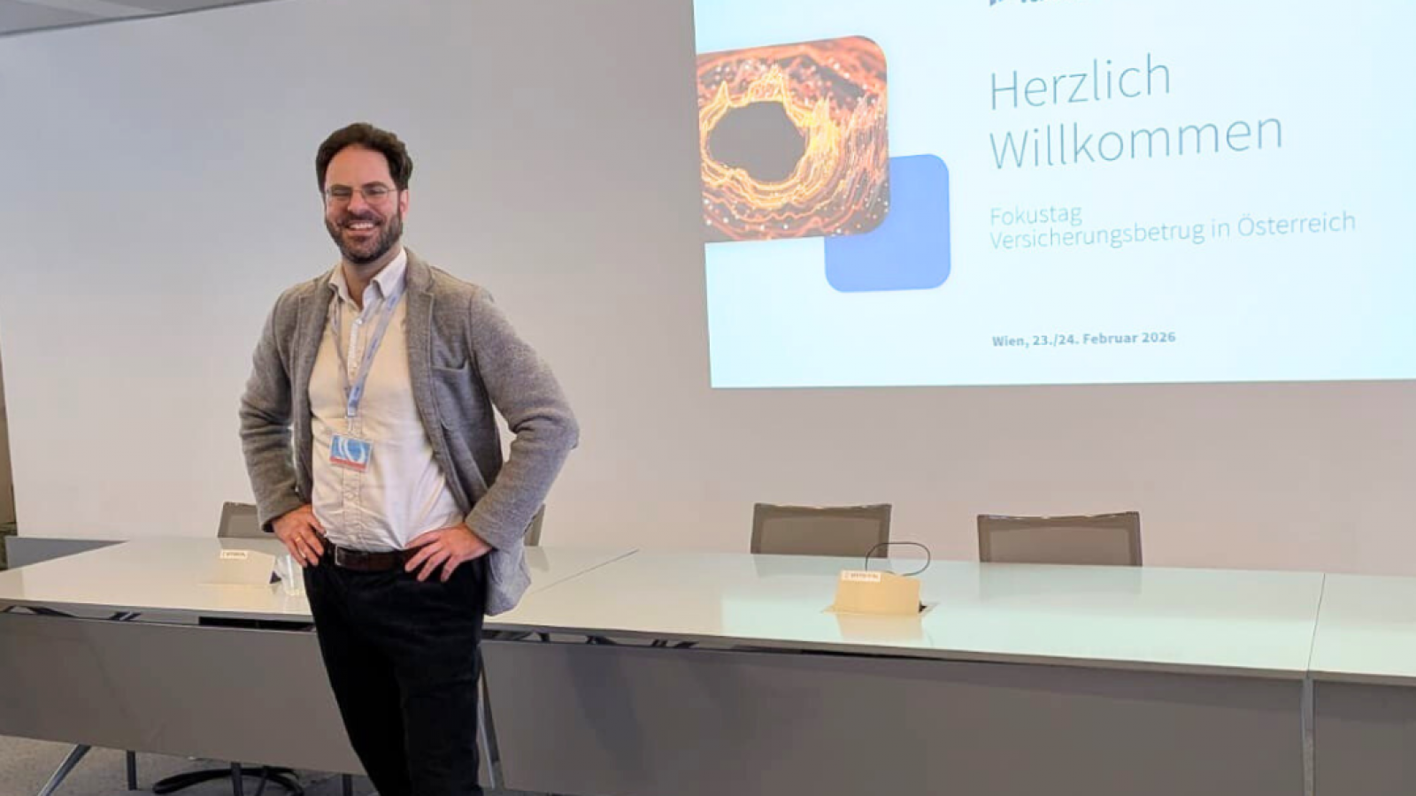 Mitarbeiter vor Präsentation